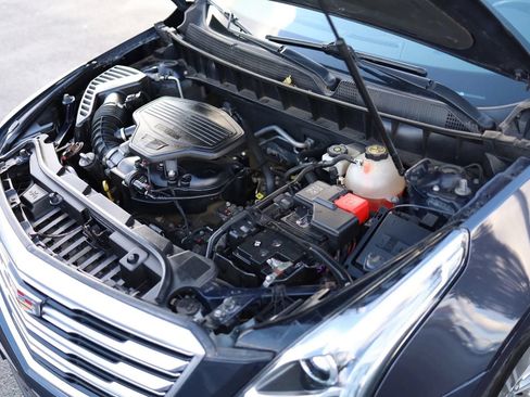 Used 2017 Cadillac XT5 Luxury w/ Driver Awareness Package AWD/4WD image 57