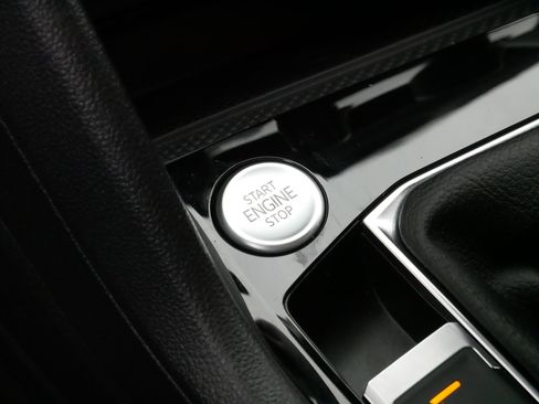 Certified 2024 Volkswagen Taos SE w/ Panoramic Sunroof Package image 29