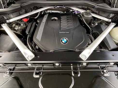 Used 2022 BMW X5 xDrive40i w/ M Sport Package image 13