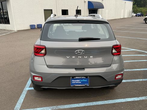Certified 2023 Hyundai Venue SEL FWD image 4