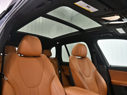 Used 2019 BMW X5 xDrive40i w/ Convenience Package AWD/4WD image 28