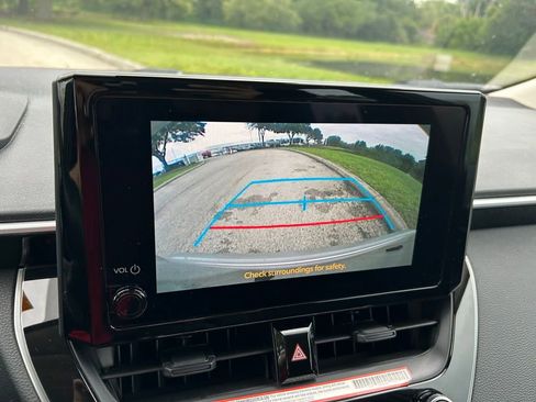 Used 2025 Toyota Corolla LE FWD image 24