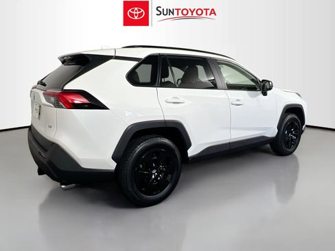Used 2019 Toyota RAV4 LE image 4
