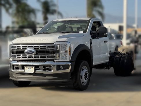 Used 2024 Ford F550 4x4 Regular Cab Super Duty w/ XLT Value Package image 2