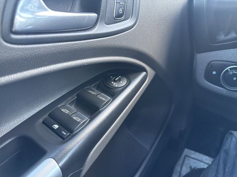 Used 2022 Ford Transit Connect XLT image 23