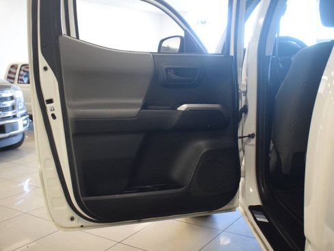 Used 2017 Toyota Tacoma SR5 RWD image 69