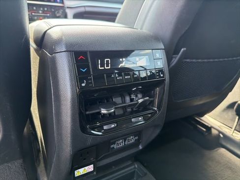 Used 2024 Jeep Grand Cherokee L Limited w/ Luxury Tech Group II image 27