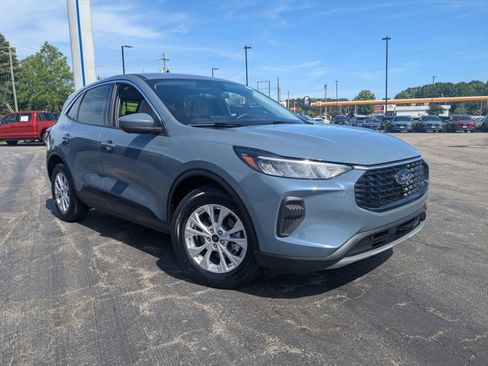 Certified 2023 Ford Escape Active w/ Tech Pack #2 FWD image 2