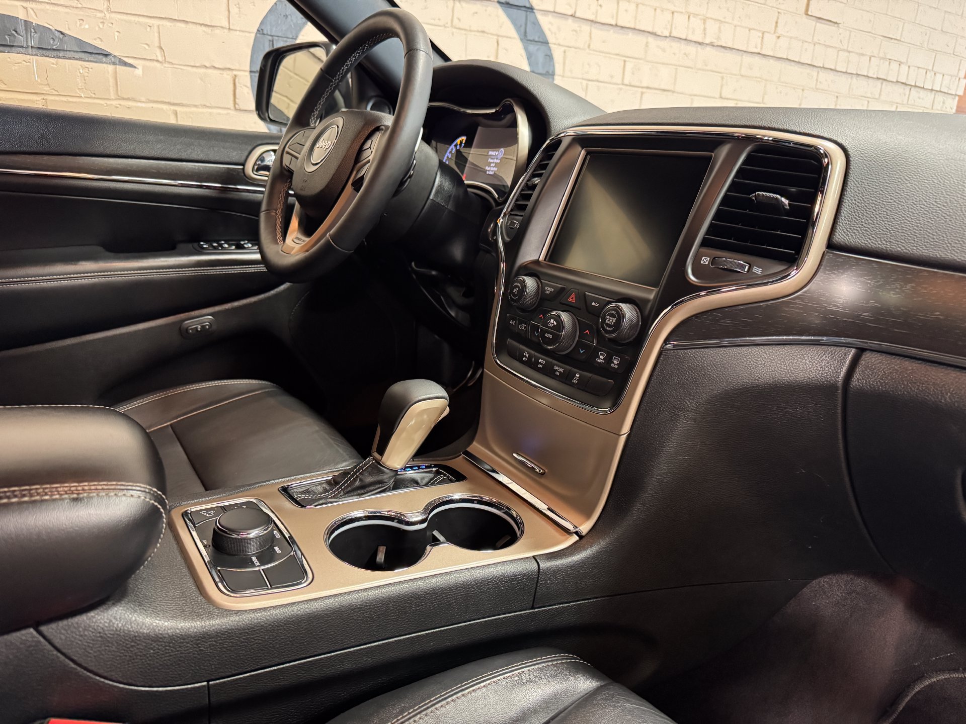 Used 2017 Jeep Grand Cherokee Limited AWD/4WD image 24