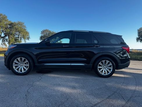 Used 2022 Ford Explorer Limited w/ Equipment Group 301A image 2