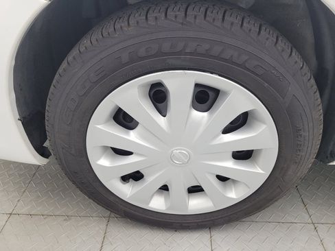 Used 2017 Nissan Versa SV FWD image 31