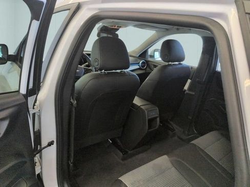Used 2025 Chevrolet Trax LT FWD image 33