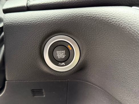 New 2026 Chrysler Pacifica Select image 17