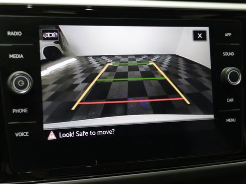 Used 2022 Volkswagen Atlas Cross Sport SE FWD image 9