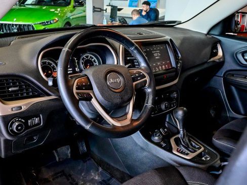 Used 2015 Jeep Cherokee Latitude AWD/4WD image 13