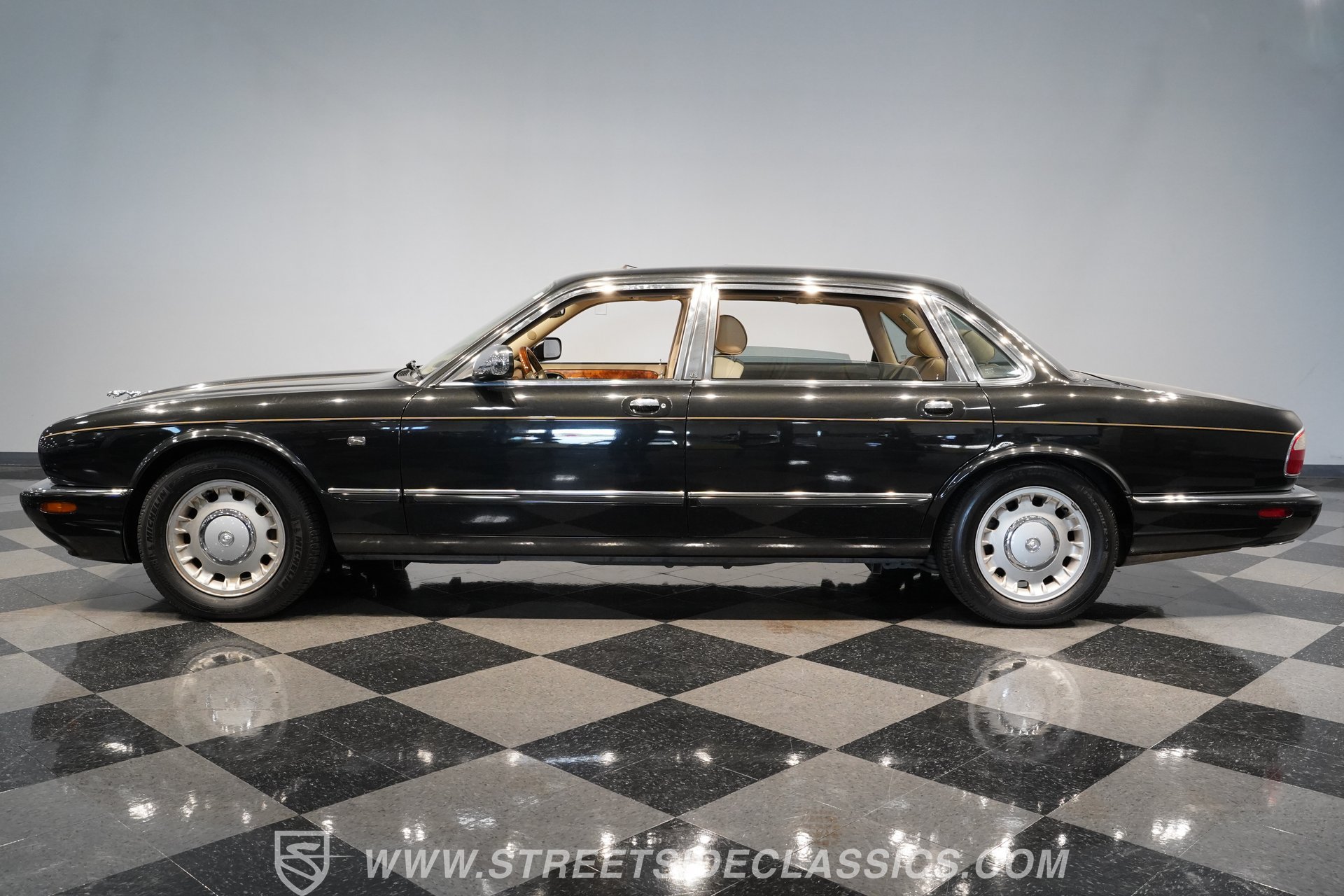 Used 1998 Jaguar XJ8 L RWD image 8
