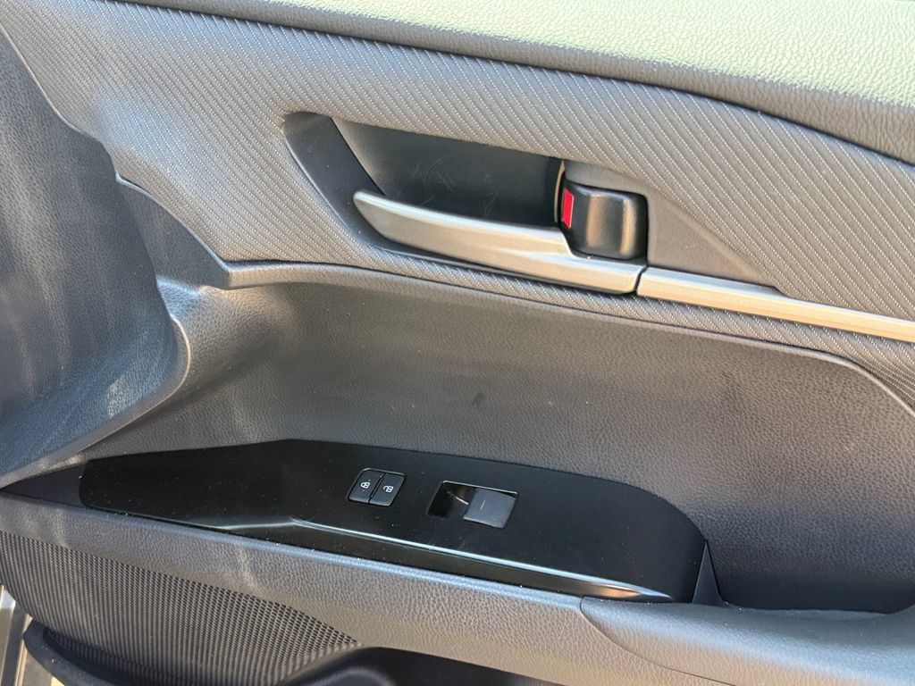 Used 2026 Toyota Camry SE FWD image 40