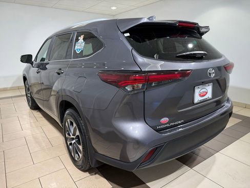 Certified 2024 Toyota Highlander XLE image 3