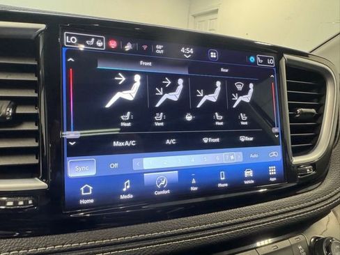 Used 2023 Chrysler Pacifica Limited FWD image 22