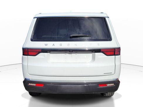 Used 2022 Jeep Wagoneer Series III RWD image 4