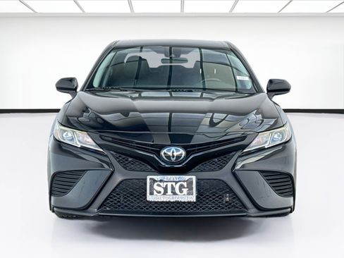 Used 2019 Toyota Camry SE w/ Carpet Mat Package FWD image 2