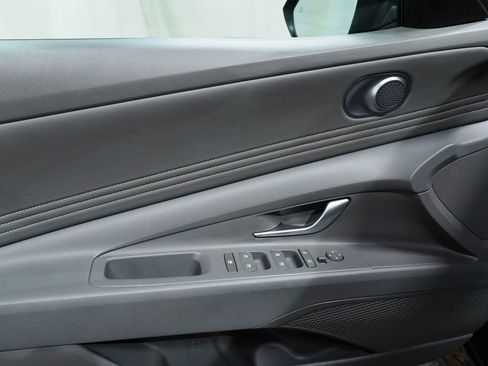 Certified 2025 Hyundai Elantra SEL image 23