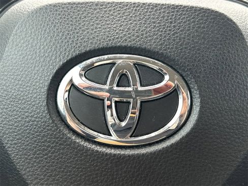 Used 2022 Toyota Corolla LE image 30