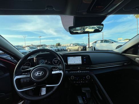 Used 2025 Hyundai Elantra Limited image 36