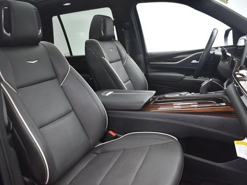 Certified 2024 Cadillac Escalade Premium Luxury w/ Performance Package AWD/4WD image 39