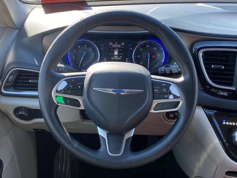 Used 2020 Chrysler Voyager L FWD image 21