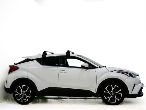 Used 2019 Toyota C-HR Limited FWD image 4