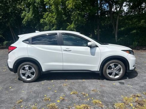 Used 2017 Honda HR-V EX image 2