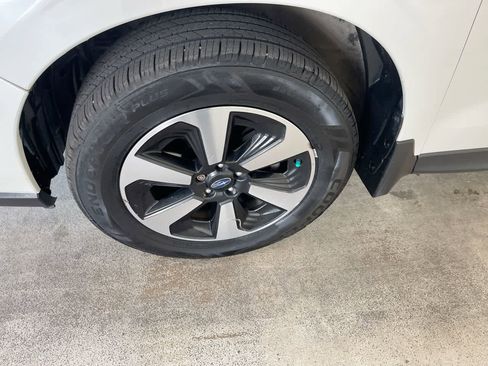 Used 2017 Subaru Forester 2.5i Premium image 10