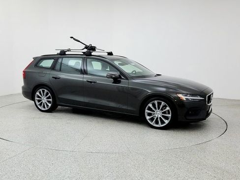 Used 2020 Volvo V60 T5 Momentum w/ Protection Package image 3