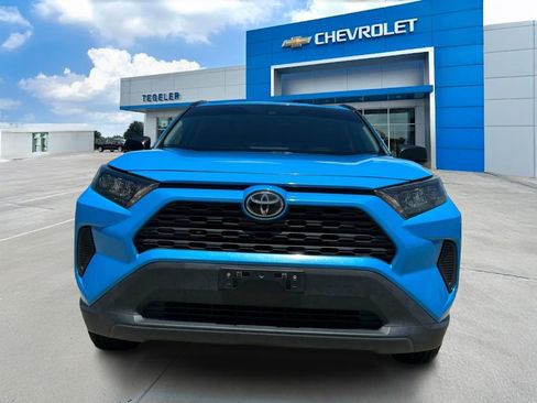 Used 2021 Toyota RAV4 LE FWD image 2