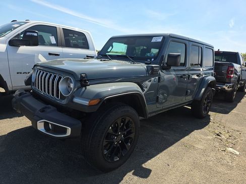 Used 2025 Jeep Wrangler Unlimited Sahara w/ Safety Group AWD/4WD image 1