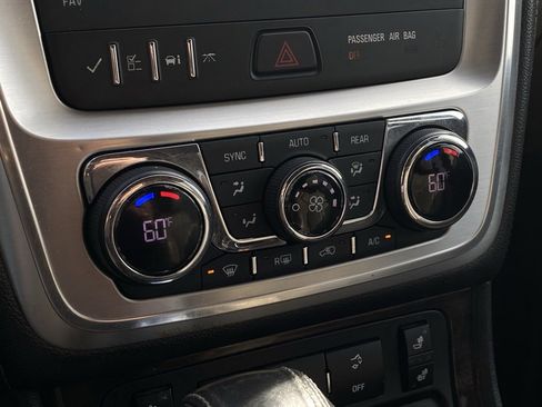 Used 2015 GMC Acadia SLT image 15