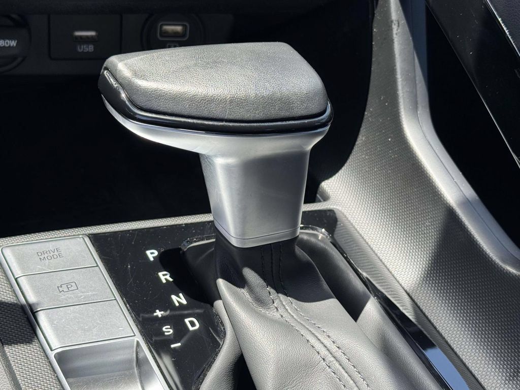 Certified 2023 Hyundai Elantra Limited FWD image 31