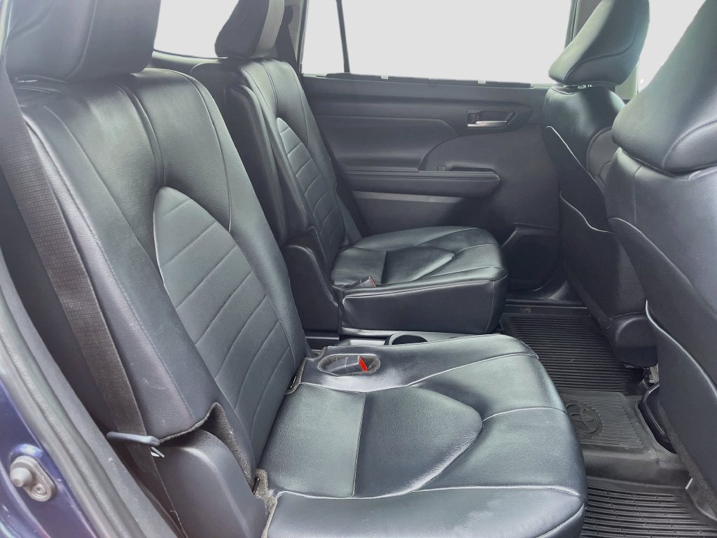 Used 2025 Toyota Highlander XLE AWD/4WD image 29