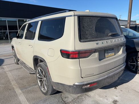 Used 2022 Jeep Wagoneer Series II w/ Premium Group I image 6