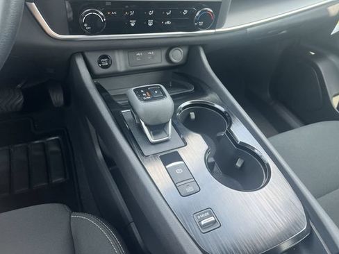 Used 2025 Nissan Rogue S FWD image 24