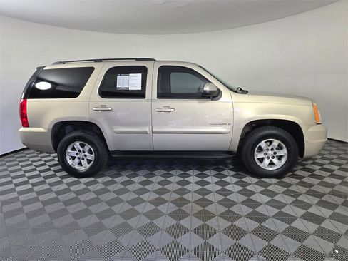 Used 2008 GMC Yukon SLE w/ Exterior Appearance Package image 8