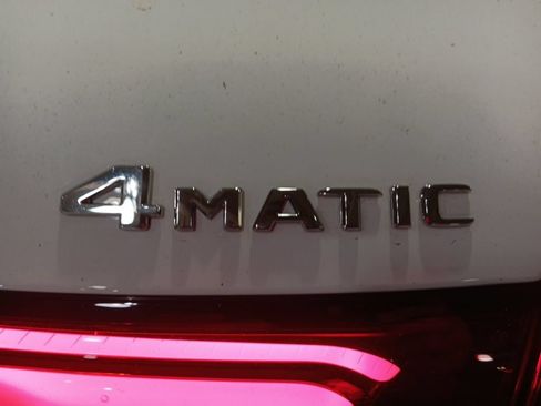 Used 2025 Mercedes-Benz GLC 350e 4MATIC image 13