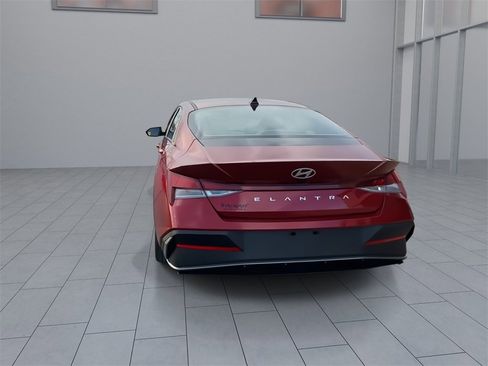 Used 2024 Hyundai Elantra SEL image 8
