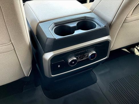 Used 2024 Ford Expedition XLT image 24