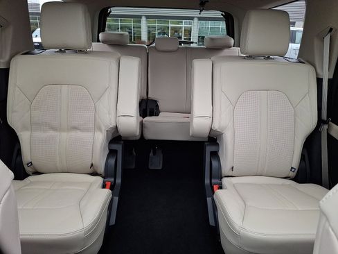 Certified 2024 Ford Expedition Platinum image 18