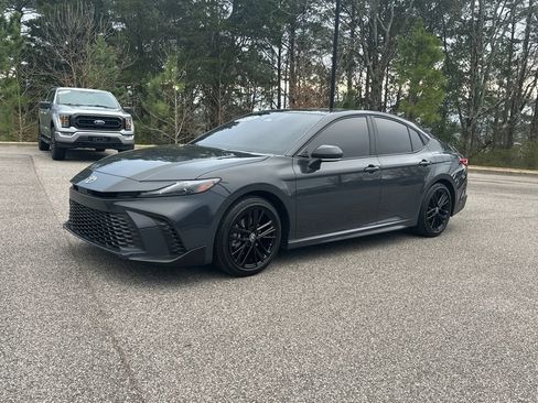Used 2025 Toyota Camry SE image 5