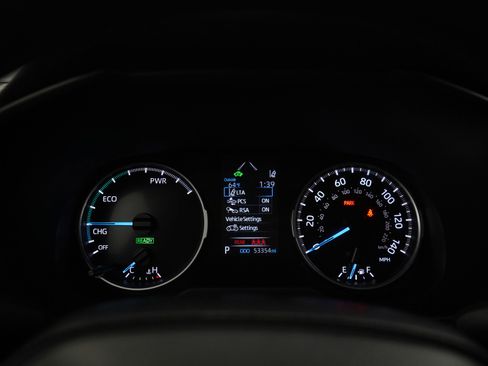 Used 2021 Toyota RAV4 LE AWD/4WD image 26