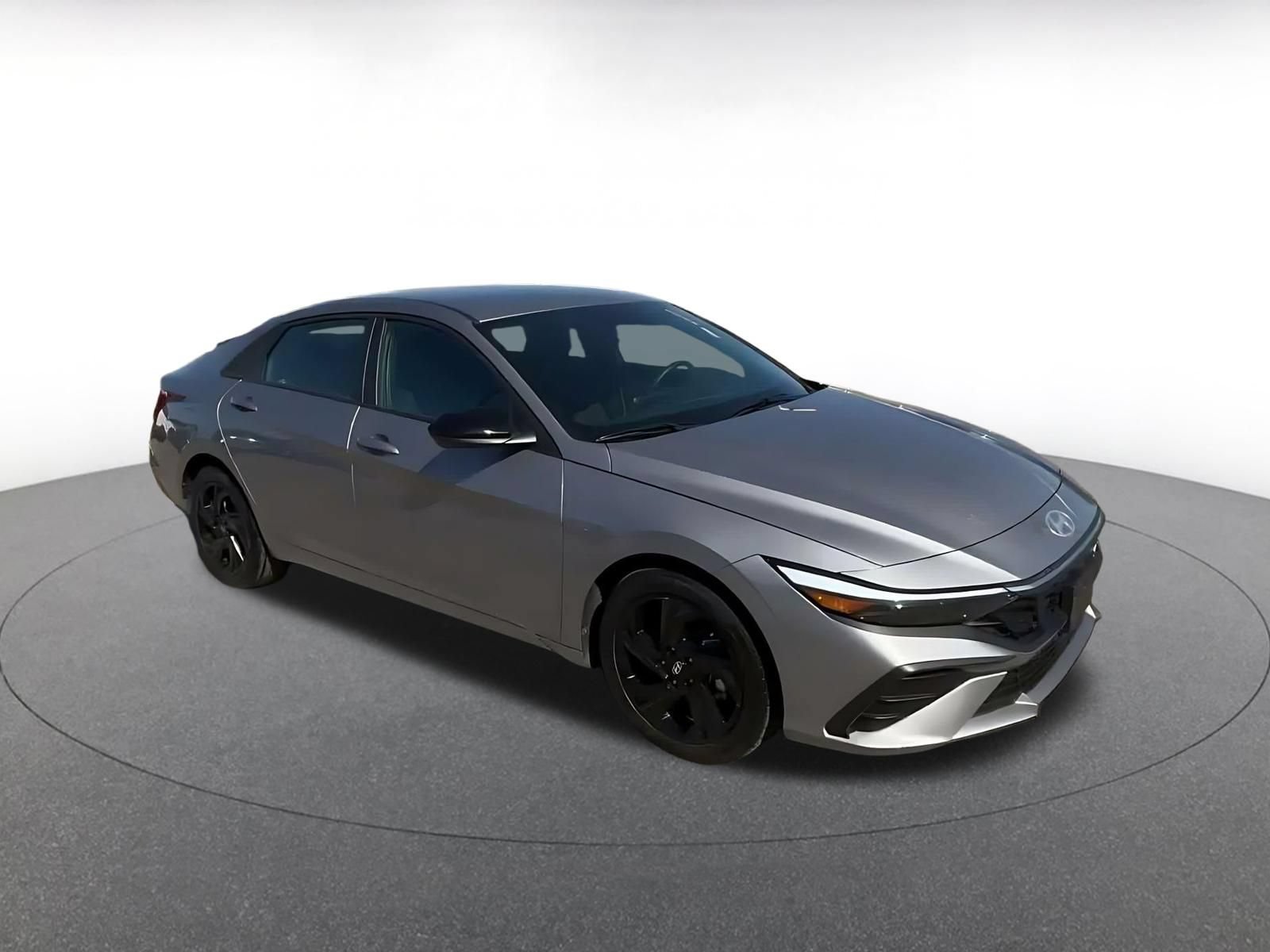 Used 2026 Hyundai Elantra Sport FWD image 2