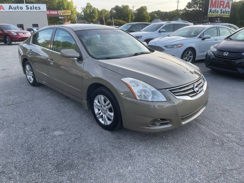 Used 2010 Nissan Altima 2.5 S FWD image 3